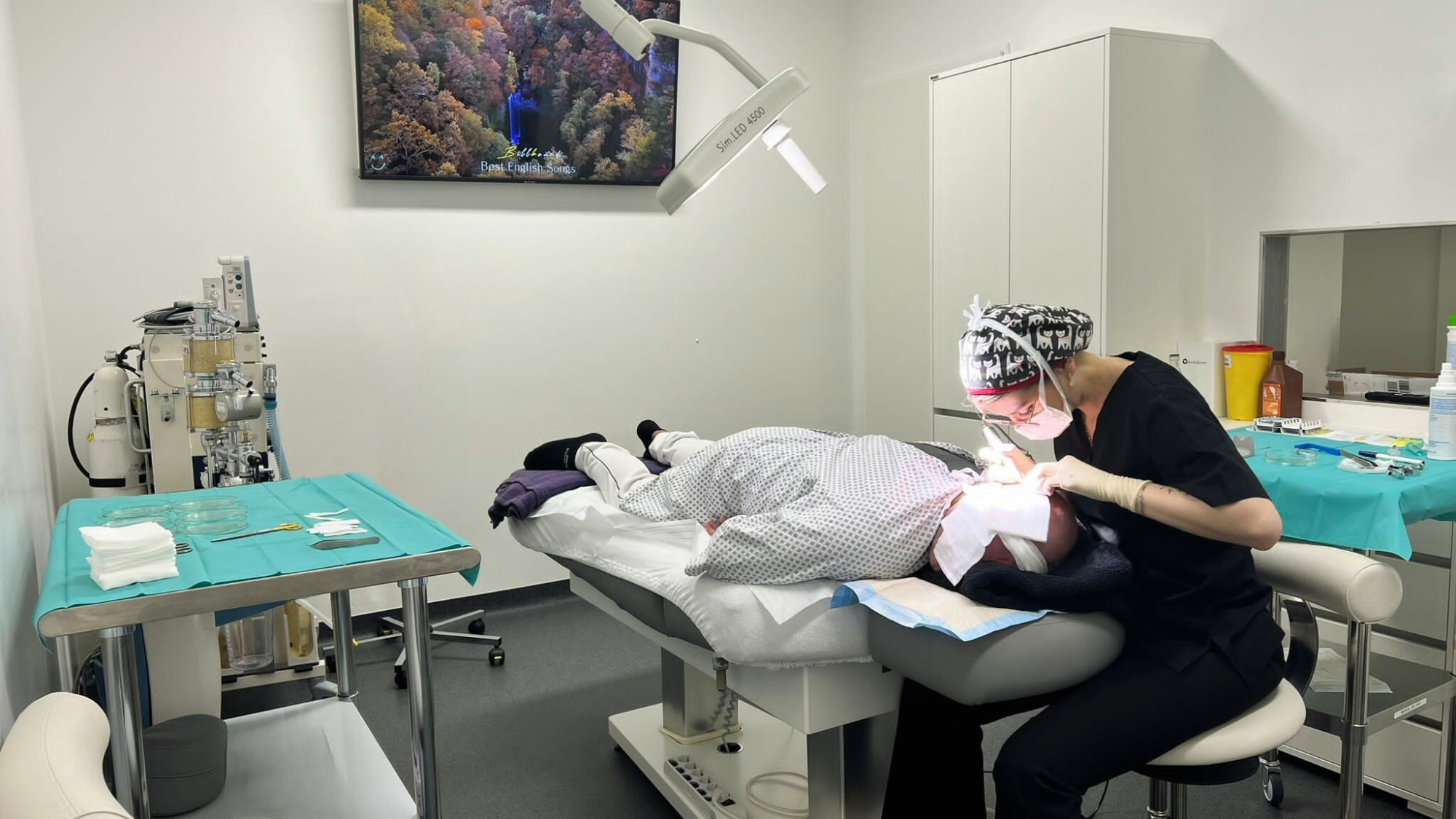 Vorbereitung Haartransplantation mit Einzeichnung Haarlinie – Medical Inn Hair Düsseldorf